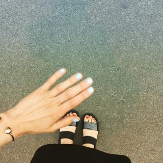 Sarah Gadon feet photo thumbnail