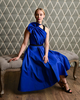 Sarah Gadon feet photo thumbnail