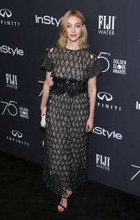 Sarah Gadon feet photo thumbnail