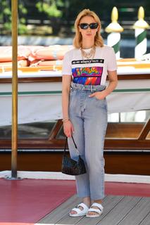 Sarah Gadon feet photo thumbnail