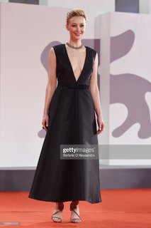 Sarah Gadon feet photo thumbnail