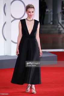 Sarah Gadon feet photo thumbnail