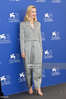 Sarah Gadon feet photo thumbnail