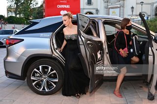 Sarah Gadon feet photo thumbnail