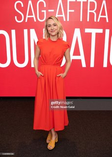 Sarah Goldberg feet photo 3