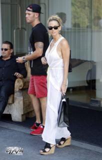 Sarah Harding feet photo thumbnail