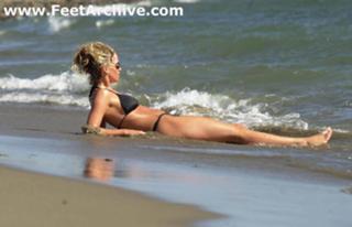 Sarah Harding feet photo thumbnail