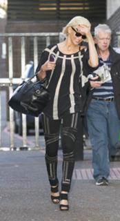 Sarah Harding feet photo thumbnail
