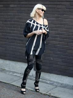 Sarah Harding feet photo thumbnail