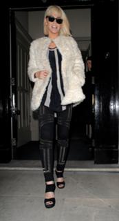 Sarah Harding feet photo thumbnail