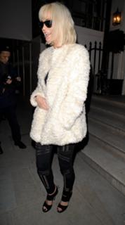 Sarah Harding feet photo thumbnail