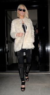 Sarah Harding feet photo thumbnail