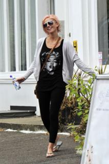 Sarah Harding feet photo thumbnail