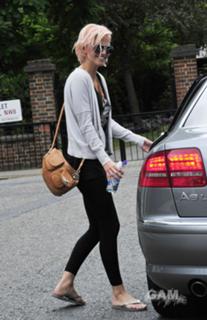 Sarah Harding feet photo thumbnail