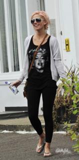 Sarah Harding feet photo thumbnail