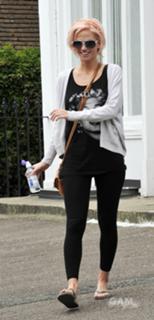 Sarah Harding feet photo thumbnail