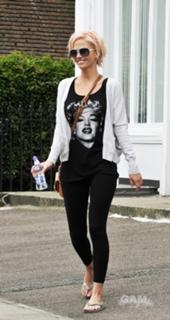 Sarah Harding feet photo thumbnail