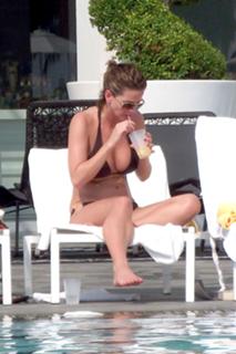 Sarah Harding feet photo thumbnail