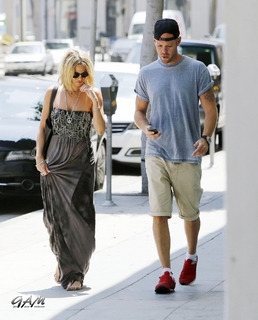 Sarah Harding feet photo thumbnail