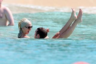 Sarah Harding feet photo thumbnail