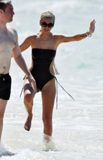 Sarah Harding feet photo thumbnail