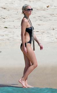 Sarah Harding feet photo thumbnail