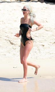 Sarah Harding feet photo thumbnail