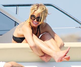 Sarah Harding feet photo thumbnail