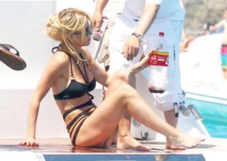 Sarah Harding feet photo thumbnail
