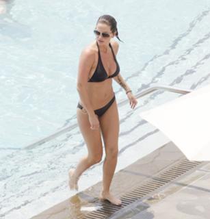 Sarah Harding feet photo thumbnail