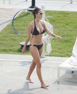 Sarah Harding feet photo thumbnail