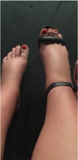 Sarah Harris feet photo 16