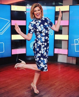 Sarah Harris feet photo 8