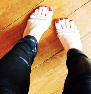 Sarah Harris feet photo 20