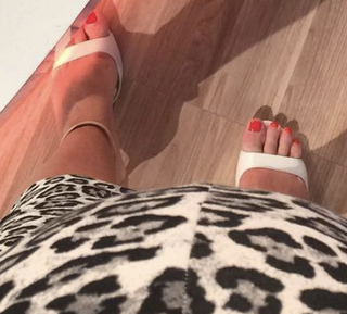 Sarah Harris feet photo 19