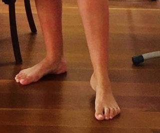 Sarah Harris feet photo 15