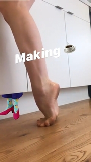 Sarah Hay feet photo 3