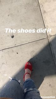 Sarah Hay feet photo 9
