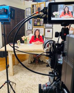 Sarah Huckabee Sanders feet photo 3