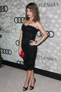 Sarah Hyland feet photo thumbnail