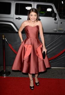 Sarah Hyland feet photo thumbnail