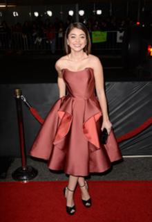 Sarah Hyland feet photo thumbnail