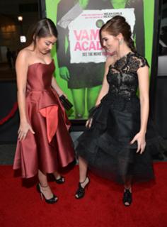 Sarah Hyland feet photo thumbnail