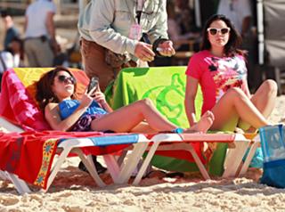 Sarah Hyland feet photo thumbnail