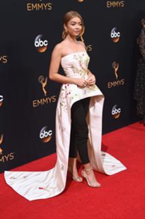 Sarah Hyland feet photo thumbnail