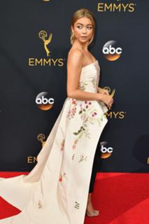 Sarah Hyland feet photo thumbnail