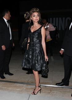 Sarah Hyland feet photo thumbnail
