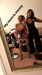 Sarah Hyland feet photo thumbnail
