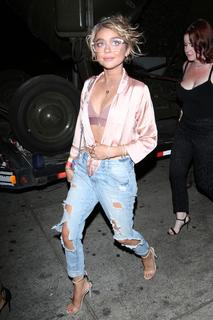 Sarah Hyland feet photo thumbnail
