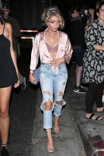 Sarah Hyland feet photo thumbnail